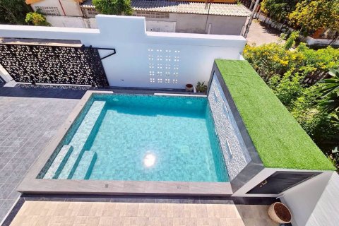 Chalet de 4 dormitorios en Pattaya, Tailandia № 209169 - foto 5