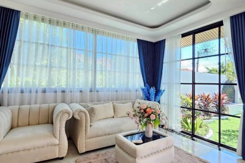 Chalet de 4 dormitorios en Pattaya, Tailandia № 209169 - foto 10