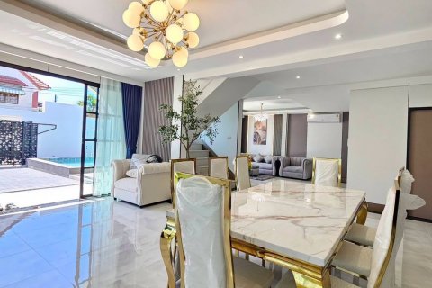 Chalet de 4 dormitorios en Pattaya, Tailandia № 209169 - foto 14