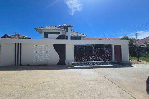 Chalet de 4 dormitorios en Pattaya, Tailandia № 209169 - foto 8
