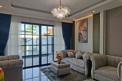 Chalet de 4 dormitorios en Pattaya, Tailandia № 209169 - foto 13