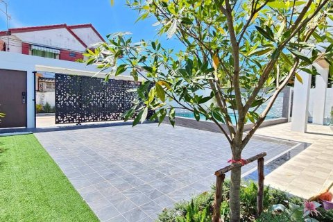 Chalet de 4 dormitorios en Pattaya, Tailandia № 209169 - foto 4