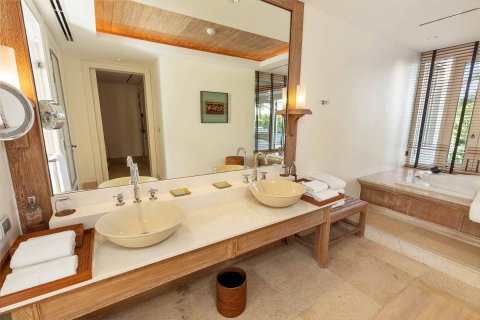 Casa de 3 dormitorios en Phuket, Tailandia № 180707 - foto 28