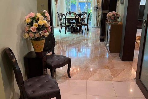 Chalet de 4 dormitorios en Bangkok, Tailandia № 133817 - foto 21
