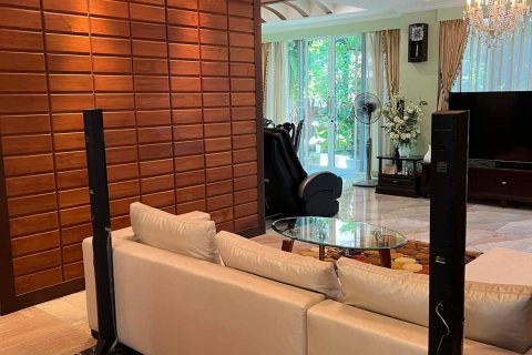 Chalet de 4 dormitorios en Bangkok, Tailandia № 133817 - foto 19