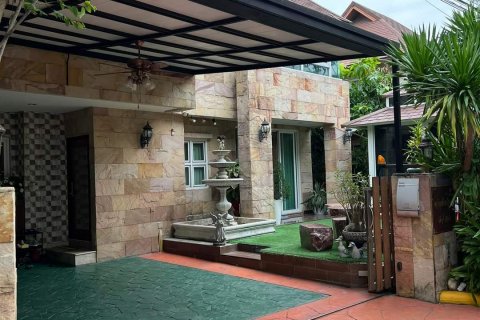 Chalet de 4 dormitorios en Bangkok, Tailandia № 133817 - foto 25