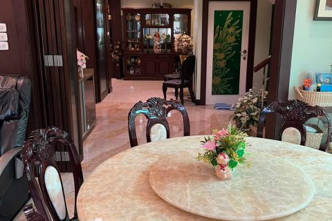 Chalet de 4 dormitorios en Bangkok, Tailandia № 133817 - foto 4