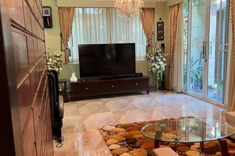 Chalet de 4 dormitorios en Bangkok, Tailandia № 133817 - foto 3