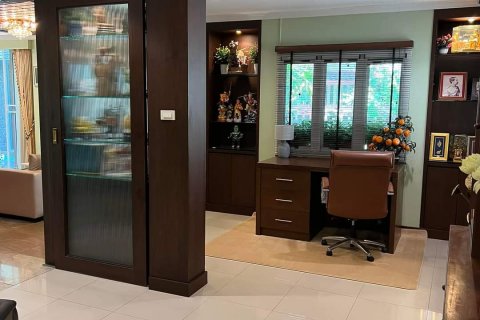 Chalet de 4 dormitorios en Bangkok, Tailandia № 133817 - foto 20