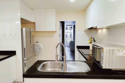 Condominio de 2 dormitorios en Khlong Toei, Bangkok, Tailandia № 133820 - foto 5