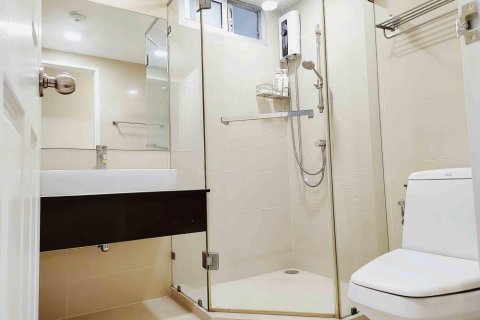 Condominio de 2 dormitorios en Khlong Toei, Bangkok, Tailandia № 133820 - foto 11