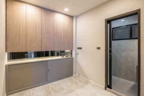 Condominio de 3 dormitorios en Bang Na, Bangkok, Tailandia № 170476 - foto 10