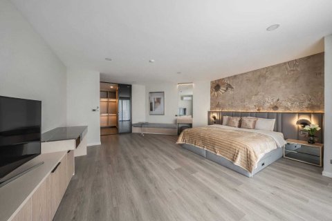 Condominio de 3 dormitorios en Bang Na, Bangkok, Tailandia № 170476 - foto 11