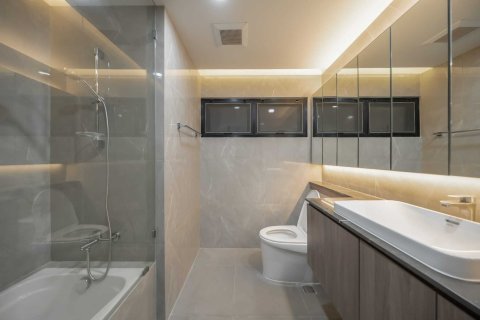 Condominio de 3 dormitorios en Bang Na, Bangkok, Tailandia № 170476 - foto 30
