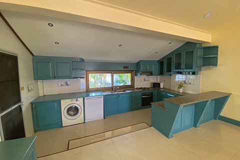 Chalet de 4 dormitorios en Hua Hin, Tailandia № 168793 - foto 20