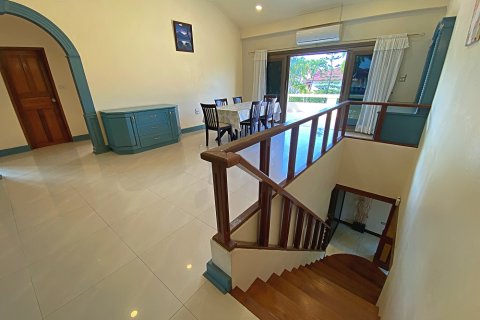 Chalet de 4 dormitorios en Hua Hin, Tailandia № 168793 - foto 18