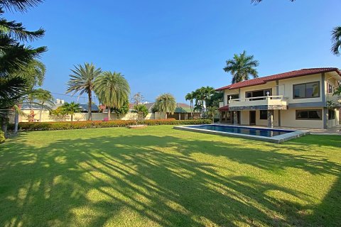 Chalet de 4 dormitorios en Hua Hin, Tailandia № 168793 - foto 2