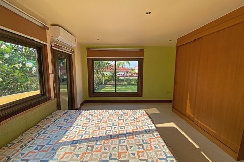 Chalet de 4 dormitorios en Hua Hin, Tailandia № 168793 - foto 28