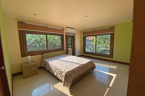 Chalet de 4 dormitorios en Hua Hin, Tailandia № 168793 - foto 27