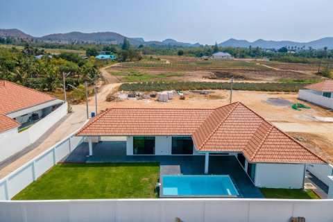 Chalet de 3 dormitorios en Hua Hin, Tailandia № 168795 - foto 2