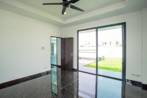 Chalet de 3 dormitorios en Hua Hin, Tailandia № 168795 - foto 8