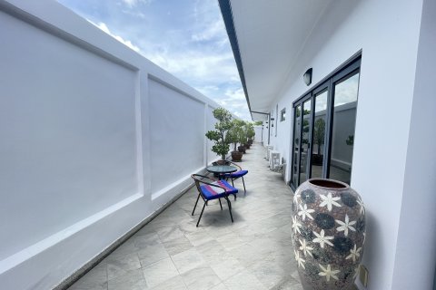 Chalet de 4 dormitorios en Hua Hin, Tailandia № 168796 - foto 14