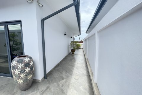 Chalet de 4 dormitorios en Hua Hin, Tailandia № 168796 - foto 15