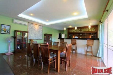 Chalet de 4 dormitorios en Rawai, Tailandia № 202460 - foto 3