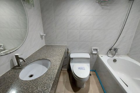 Condominio de 1 dormitorio en Khlong Toei, Bangkok, Tailandia № 205726 - foto 3