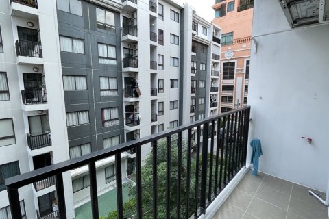Estudio en el condominio en Watthana, Bangkok, Tailandia № 205725 - foto 2