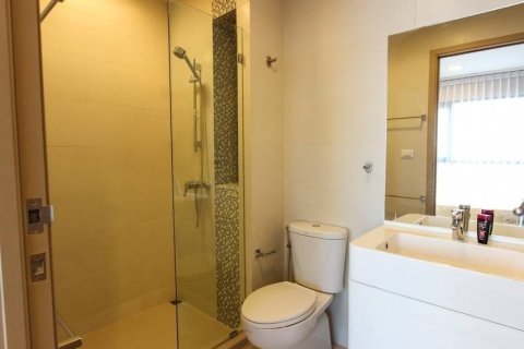 Condominio de 1 dormitorio en Ratchathewi, Bangkok, Tailandia № 200589 - foto 2
