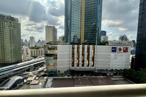 Condominio de 2 dormitorios en Watthana, Bangkok, Tailandia № 201006 - foto 2