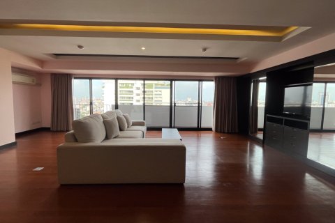 Condo à Watthana, Bangkok, Thaïlande, 3 chambres № 201007 - photo 16