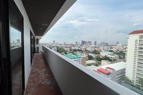 Condo à Watthana, Bangkok, Thaïlande, 3 chambres № 201007 - photo 9