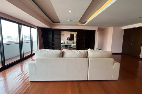 Condo à Watthana, Bangkok, Thaïlande, 3 chambres № 201007 - photo 17