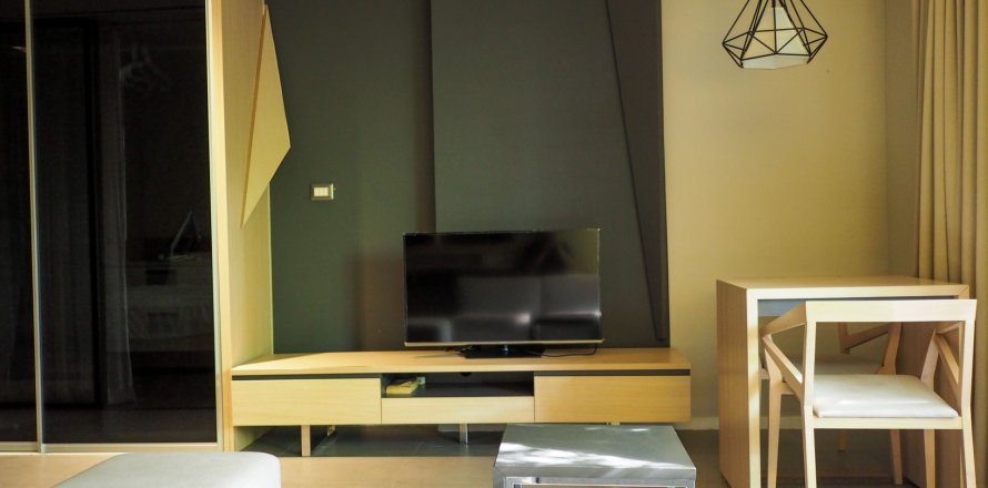 Studio in the Condo in Khlong Toei, Bangkok, Thailand № 153280