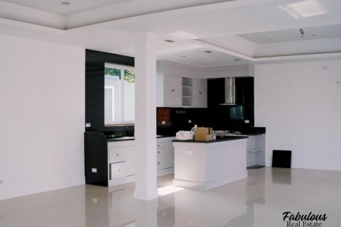 Chalet de 4 dormitorios en Pa Klok, Tailandia № 179213 - foto 12