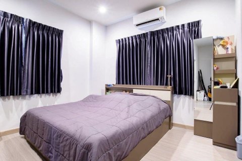 Chalet de 4 dormitorios en Pattaya, Tailandia № 160190 - foto 22