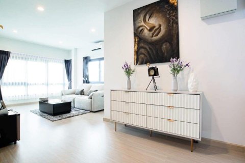Chalet de 4 dormitorios en Pattaya, Tailandia № 160190 - foto 7