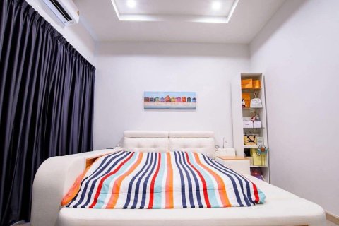 Chalet de 4 dormitorios en Pattaya, Tailandia № 160190 - foto 19