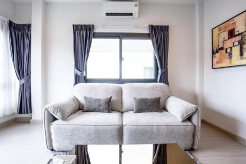 Chalet de 4 dormitorios en Pattaya, Tailandia № 160190 - foto 8