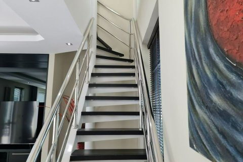 Chalet de 5 dormitorios en Pattaya, Tailandia № 170340 - foto 6