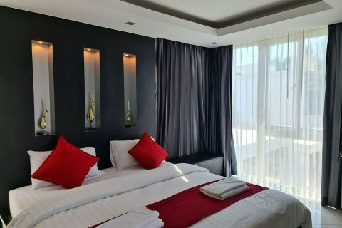 Chalet de 5 dormitorios en Pattaya, Tailandia № 170340 - foto 13