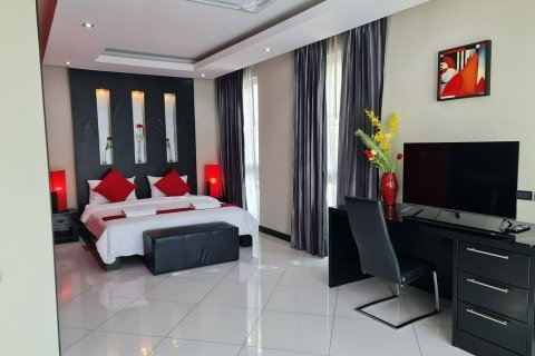 Chalet de 5 dormitorios en Pattaya, Tailandia № 170340 - foto 15