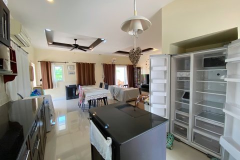 Chalet de 3 dormitorios en Hua Hin, Tailandia № 168301 - foto 11