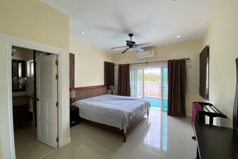 Chalet de 3 dormitorios en Hua Hin, Tailandia № 168301 - foto 12
