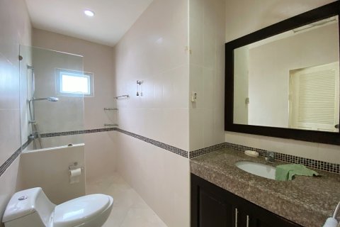 Chalet de 3 dormitorios en Hua Hin, Tailandia № 168301 - foto 14