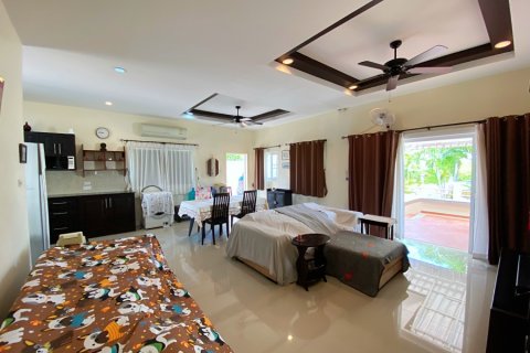 Chalet de 3 dormitorios en Hua Hin, Tailandia № 168301 - foto 7