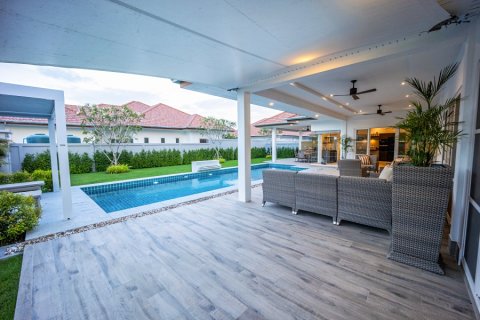 Chalet de 3 dormitorios en Hua Hin, Tailandia № 168299 - foto 4