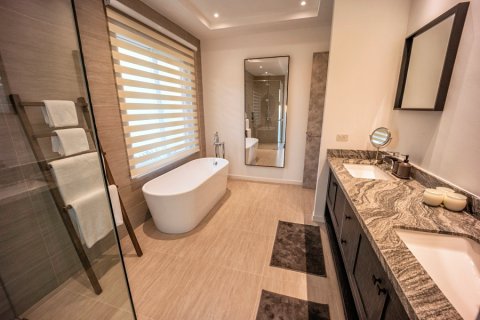 Chalet de 3 dormitorios en Hua Hin, Tailandia № 168299 - foto 13